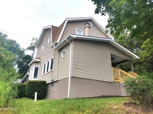 107 N 17th Ave, Altoona, PA, 16601-4011 | Card Image