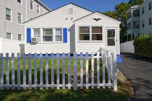 121 Pilgrim Ave, Worcester, MA, 01604-4714 | Card Image