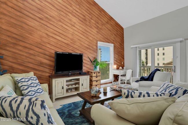 3rd Floor Living room | Image 15