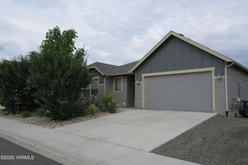 107 Palisade St, Moxee, WA, 98936-5901 | Card Image