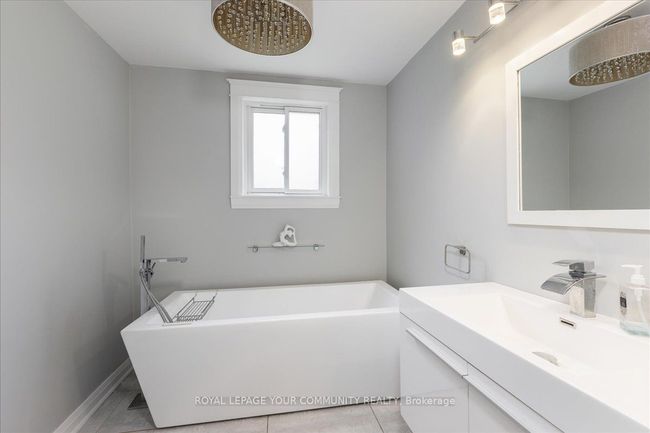 109 Maple Ave, House other with 2 bedrooms, 2 bathrooms and 6 parking in Sutton West ON | Image 10