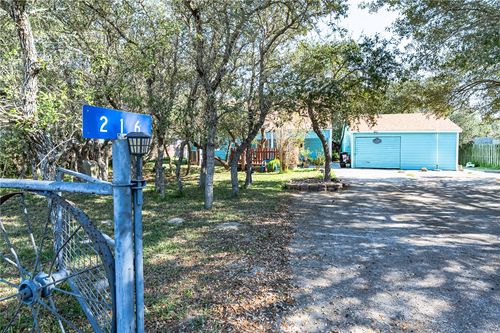 216 Steart St, Rockport, TX, 78382-5933 | Card Image