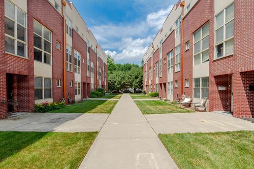 f-6957 N Western Ave, Chicago, IL, 60645-4771 | Card Image