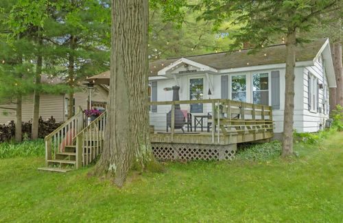 1132 S Woodland Dr, White Cloud, MI, 49349-9066 | Card Image