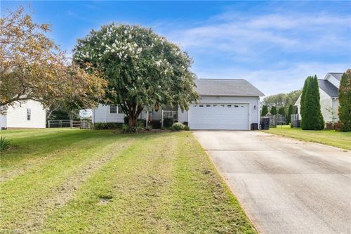 102 Chasse Ct, Cleveland, NC, 27013-8295 | Card Image