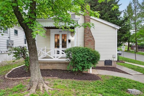 7574 Ellis Ave, Maplewood, MO, 63143-2904 | Card Image