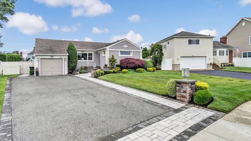 20 Margaret Rd, Massapequa, NY, 11758-1901 | Card Image