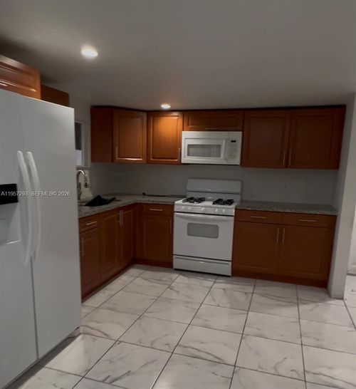 3121 Nw 45th St, Miami, FL, 33142-4450 | Card Image