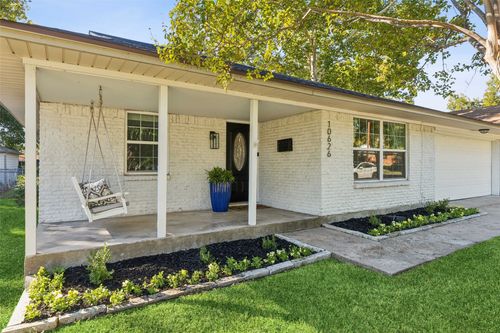 10626 Larchfield Ln, Dallas, TX, 75238-2813 | Card Image