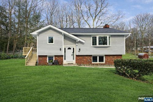 512 Lake Shore Dr, Hewitt, NJ, 07421-1258 | Card Image
