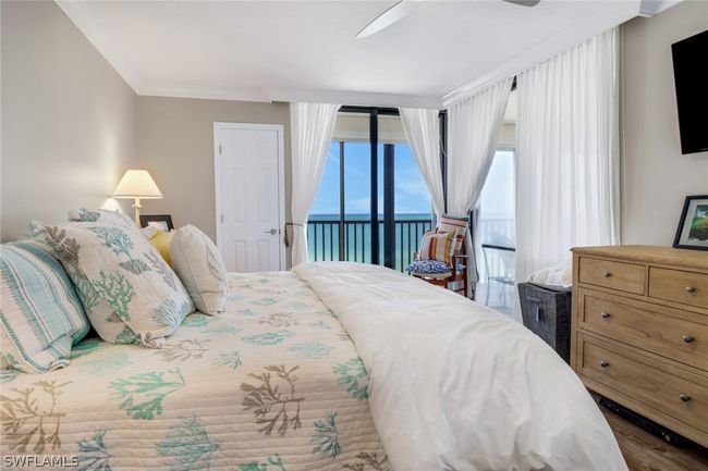 APT-402 - 9415 Gulf Shore Dr, Condo with 2 bedrooms, 2 bathrooms and null parking in NAPLES FL | Image 17