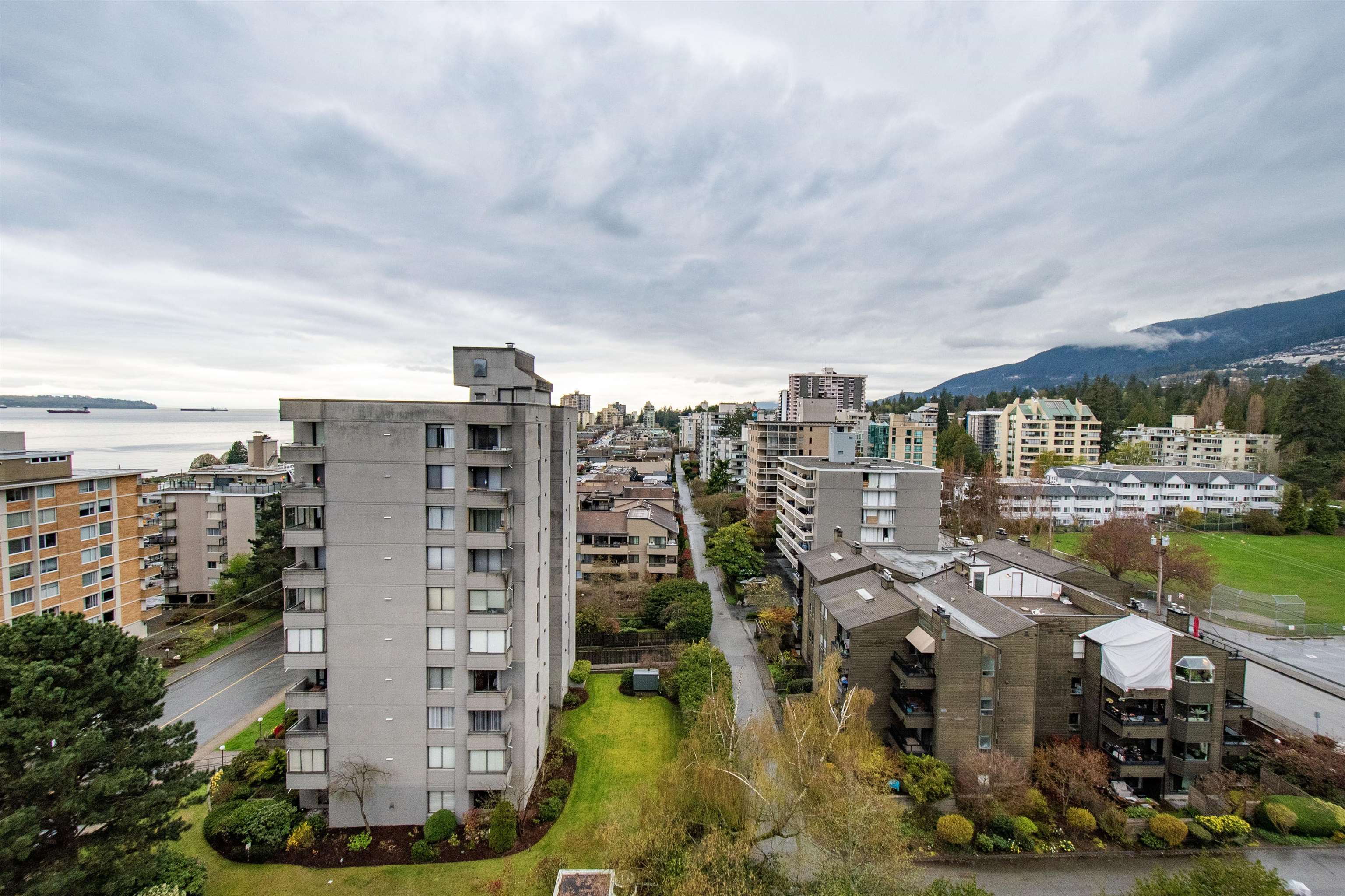 1003 - 555 13 Th Street, Condo with 0 bedrooms, 1 bathrooms and 1 parking in West Vancouver BC | Image 22