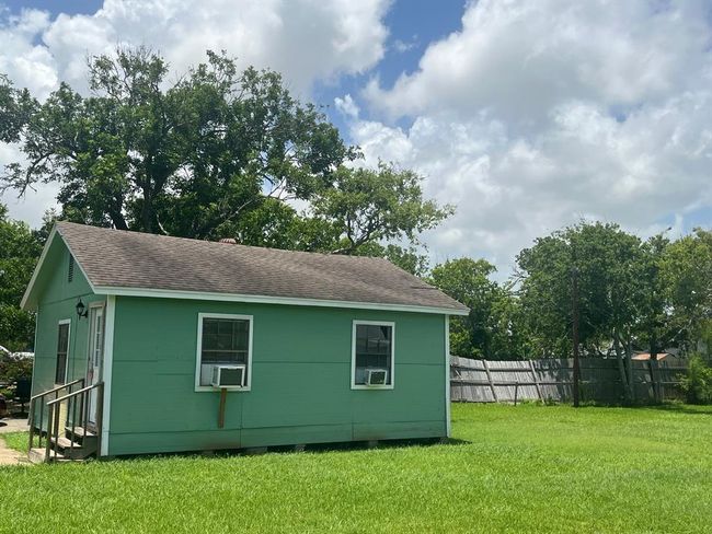 202 N Avenue C, House other with 2 bedrooms, 1 bathrooms and null parking in Freeport TX | Image 7