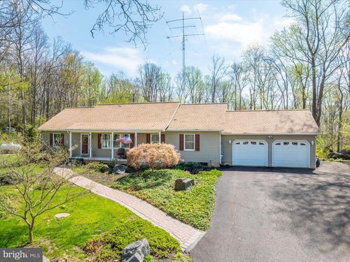 2135 Sterners Rd, GREEN LANE, PA, 18054-2551 | Card Image