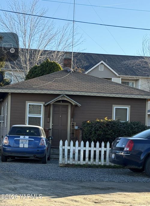 511 Harrison Ave, Sunnyside, WA, 98944-2125 | Card Image
