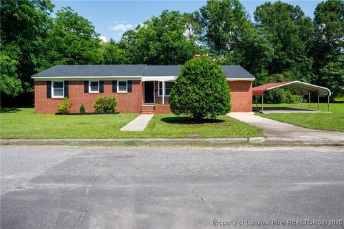 106 N 3rd St, Maxton, NC, 28364-1808 | Card Image