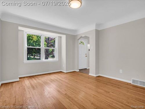 3850 Parker St, Dearborn, MI, 48124-3558 | Card Image