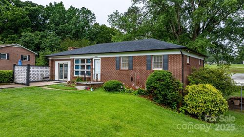 5083 Fleetwood Dr, Hickory, NC, 28602-9422 | Card Image