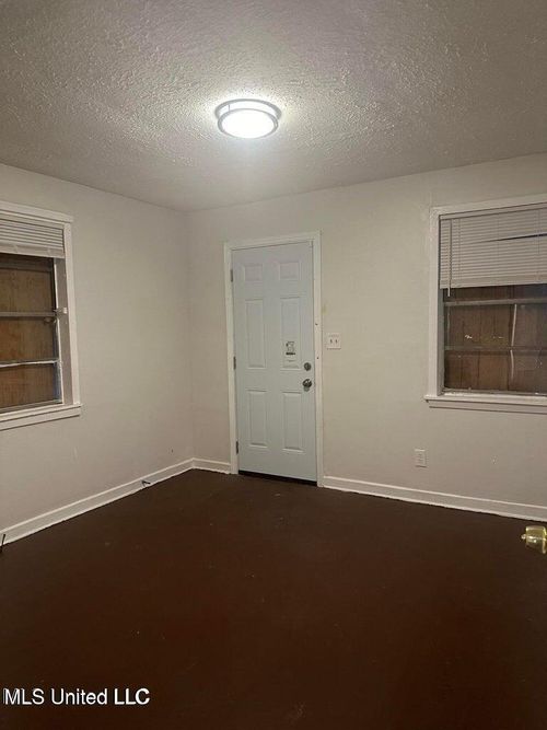 23-2221 Woodlawn St, Jackson, MS, 39213-7756 | Card Image