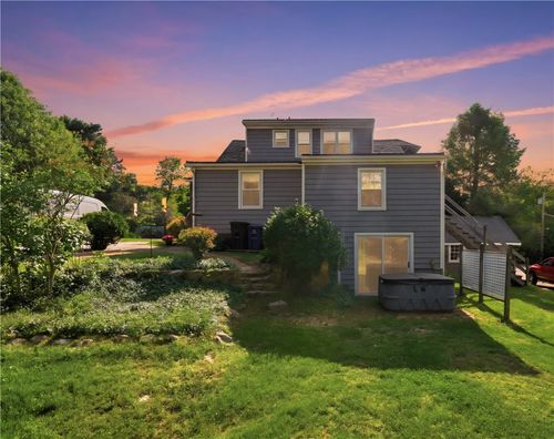 15 Kardway St, South Kingstown, RI, 02879-3973 | Card Image