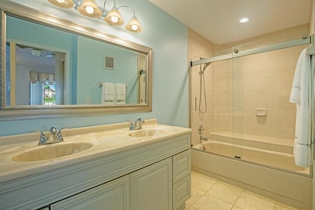 533 Prestwick Cir, Townhouse with 2 bedrooms, 2 bathrooms and null parking in Palm Beach Gardens FL | Image 21