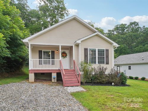 32 Lewis St, Canton, NC, 28716-4607 | Card Image