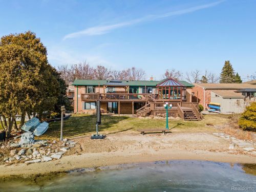 4645 Claudia Dr, Waterford, MI, 48328-1101 | Card Image