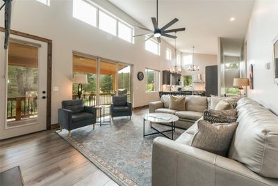 Open Floorplan with Vaulted Ceiling | Image 3