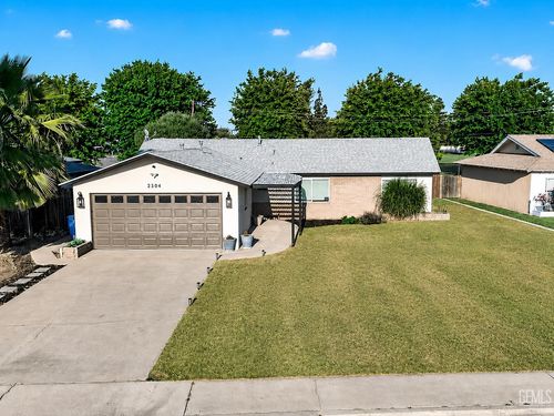 2304 Sandpiper Rd, Bakersfield, CA, 93309-7204 | Card Image