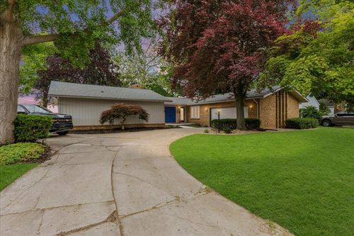 303 Huron River Dr, Belleville, MI, 48111-2761 | Card Image