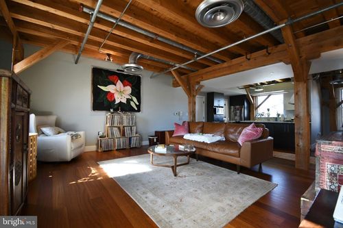 r3-26 E Lancaster Ave, DOWNINGTOWN, PA, 19335-2823 | Card Image