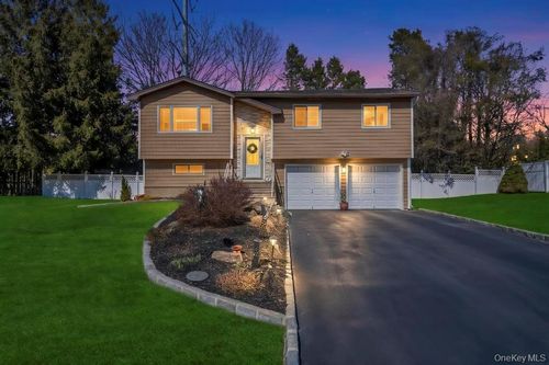 3 Terrace Dr, Smithtown, NY, 11788-1021 | Card Image