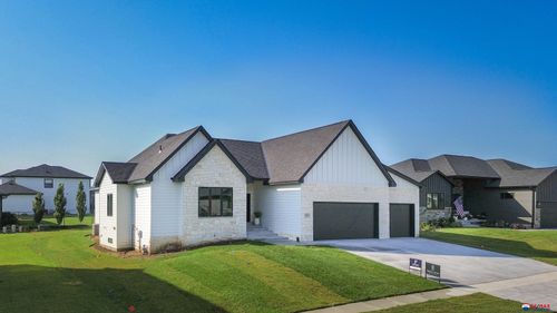 8911 Ranch Gate Rd, Lincoln, NE, 68520-1513 | Card Image