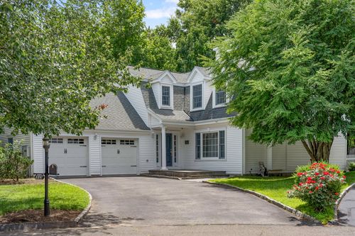 10 Holly Cove Cir, Stamford, CT, 06902-3545 | Card Image