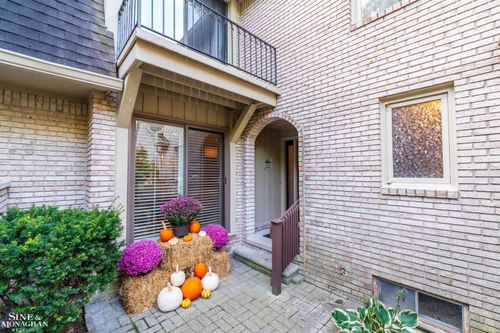 1204 S Timberview Trl, Bloomfield Hills, MI, 48304-1506 | Card Image