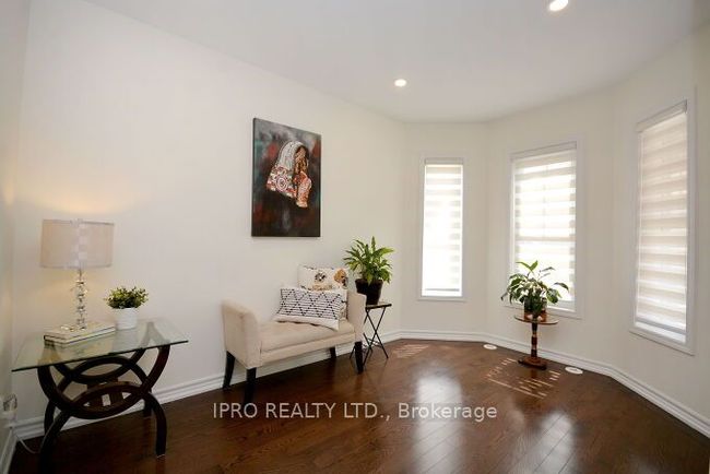 867 Fowles Crt, House attached with 4 bedrooms, 3 bathrooms and 2 parking in Milton ON | Image 5