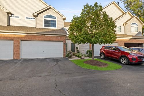 2247 Stoughton Dr, Aurora, IL, 60502-6247 | Card Image