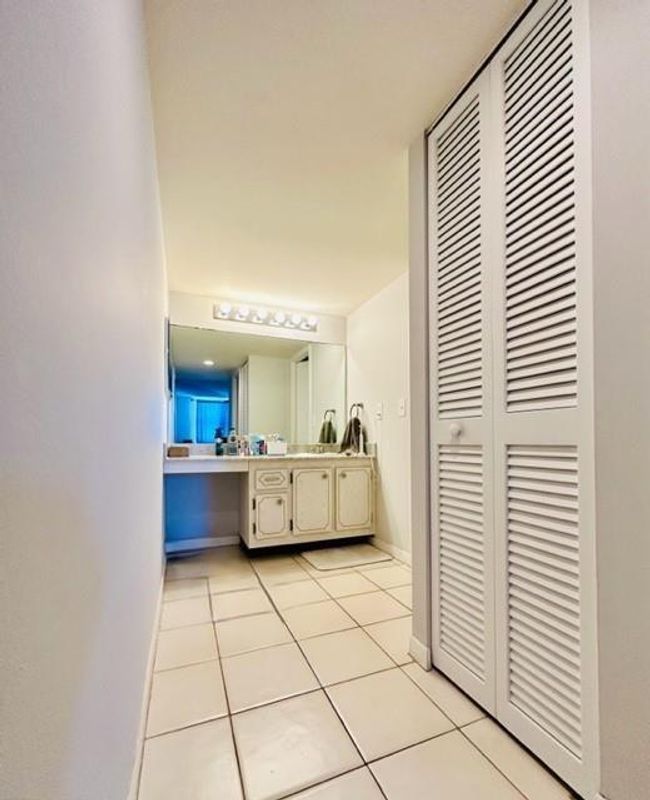 APT-212 - 1150 Hillsboro Mile, Condo with 2 bedrooms, 2 bathrooms and null parking in Hillsboro Beach FL | Image 21