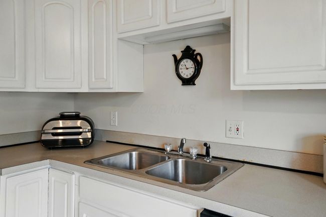 Kitchen - 5775 Corinne Creek Drive, Columbus, OH 43232 | Image 11