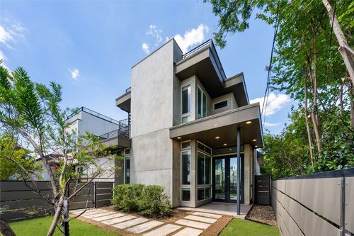 2004 E 8th St, Austin, TX, 78702-3432 | Card Image