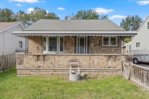981 Partington Ave, Windsor, ON, N9B2P1 | Card Image