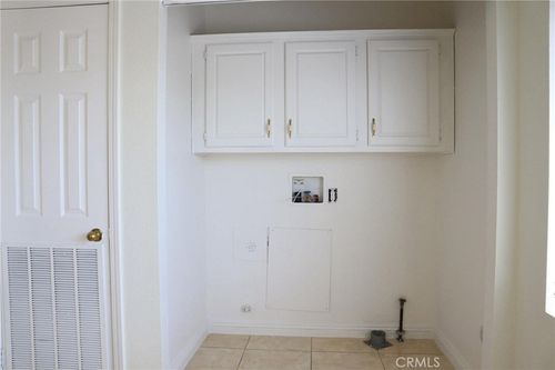 spc-65-323 N Euclid St, Santa Ana, CA, 92703-3042 | Card Image