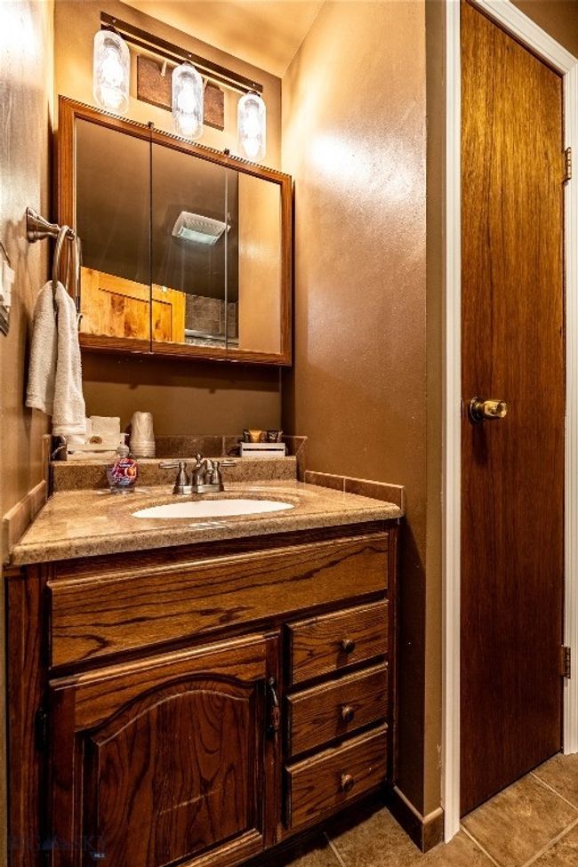 Hall Bathroom | Image 18