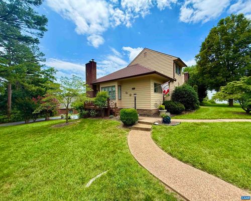 8 Shannon Pl, STAUNTON, VA, 24401-2376 | Card Image
