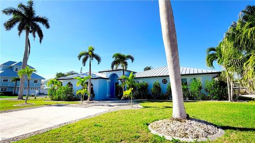 201 Randy Ln, FORT MYERS BEACH, FL, 33931-4009 | Card Image