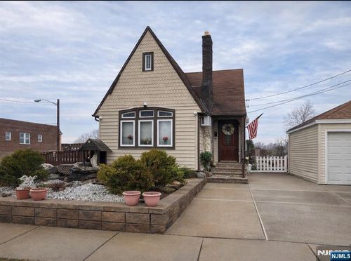 93 Riverview Ave, North Arlington, NJ, 07031-6126 | Card Image