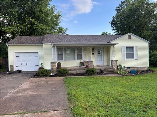 1017 Parker Ave, Springdale, AR, 72764-6217 | Card Image
