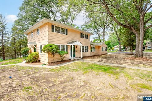 11 Loyola Pl, Oakland, NJ, 07436-3505 | Card Image