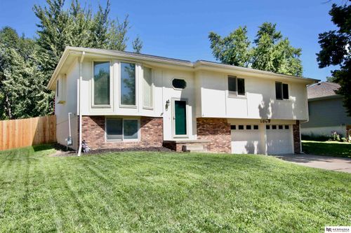 1009 Shawnee Rd, Papillion, NE, 68046-3518 | Card Image