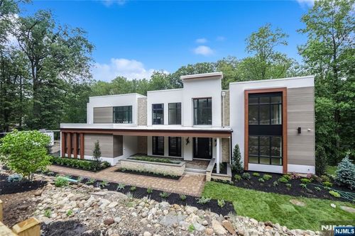 10 Big Ramapo Rd, Saddle River, NJ, 07458-2947 | Card Image